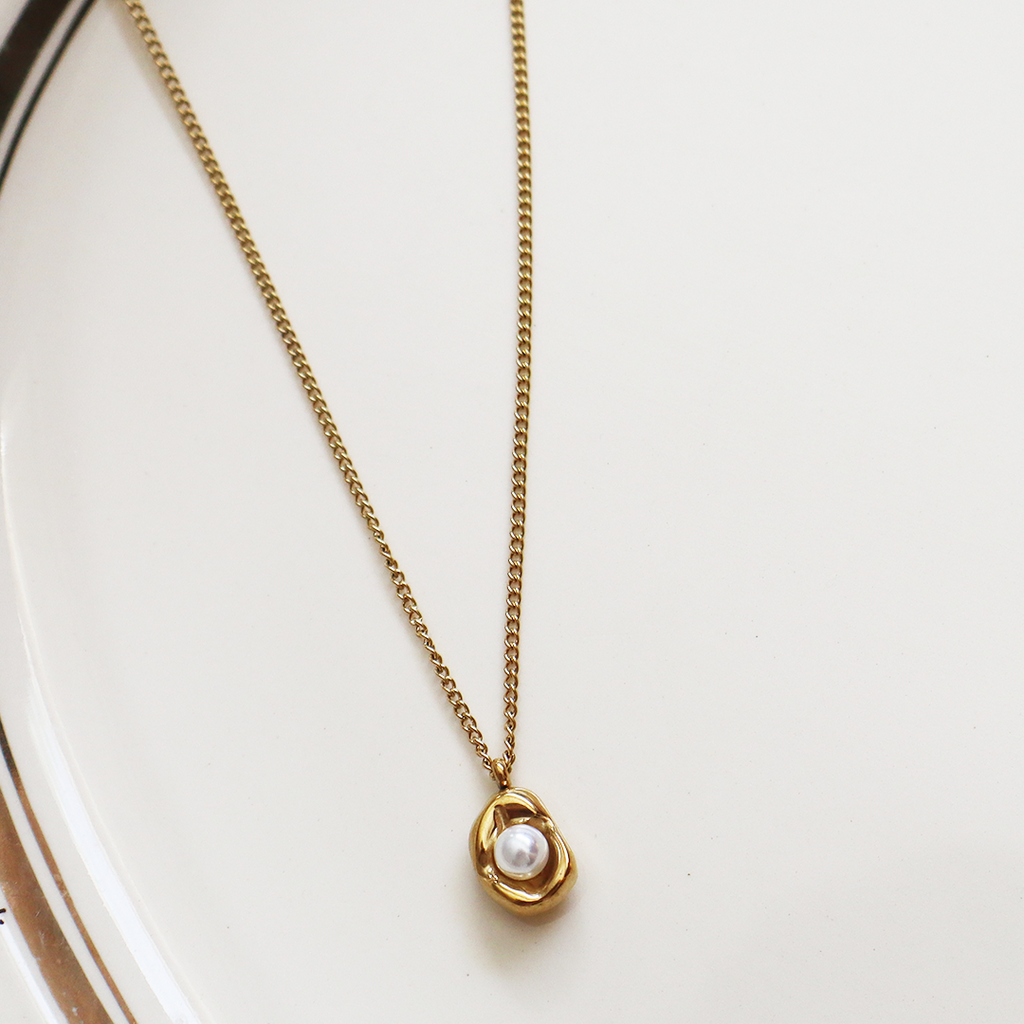 Pearl Dented Pendant Necklace in 18K Gold Plated Stainless Steel