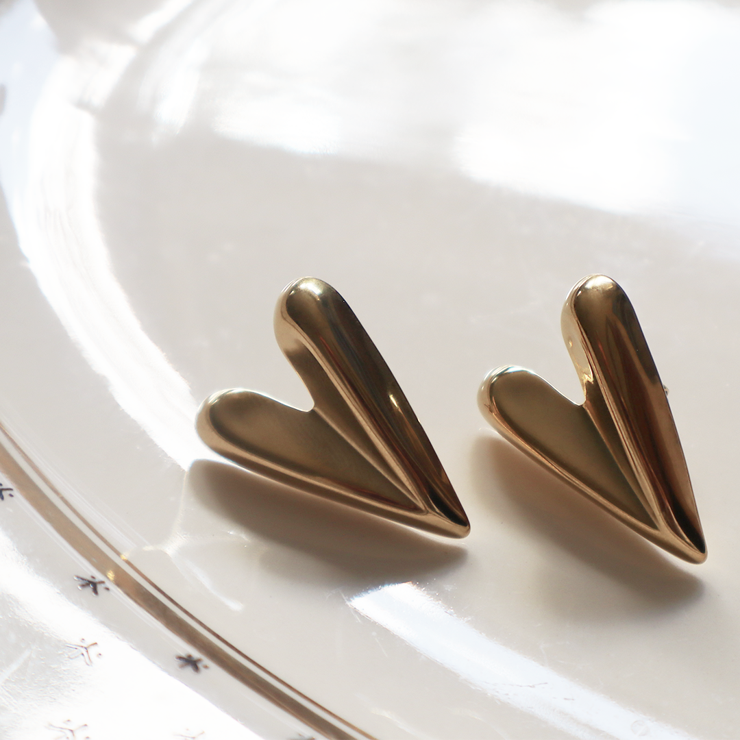 Solid Heart Studs in 18K Gold Plated Stainless Steel
